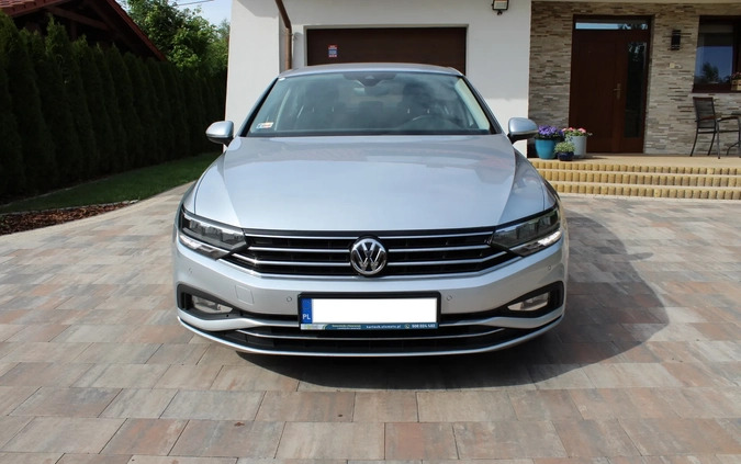 Volkswagen Passat cena 82800 przebieg: 157000, rok produkcji 2020 z Trzebnica małe 781